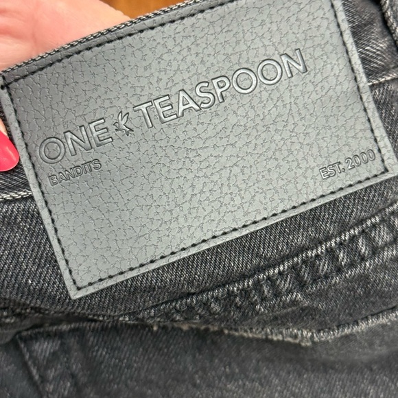 One Teaspoon Bandits Low Waist Distressed Denim Shorts Black Fade Size 31 NWT - Picture 11 of 13